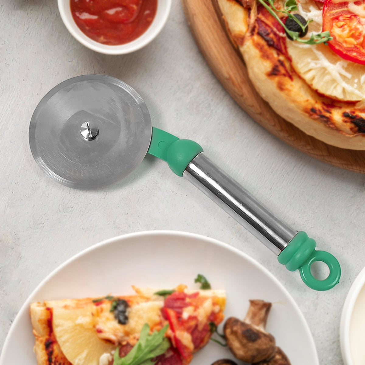 Kitchen Stainless Steel Wheel Pizza Cutter (1 pc)