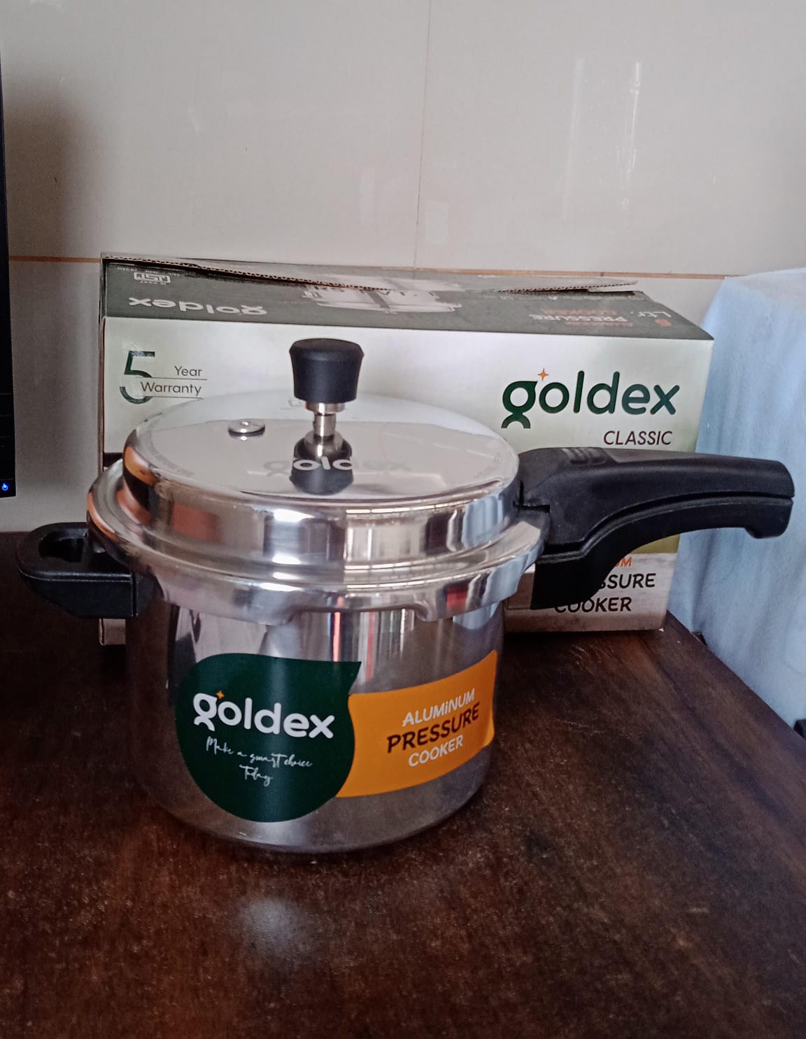 Aluminium Classic Goldex Pressure Cookers With Outer Lid (5 Litres)