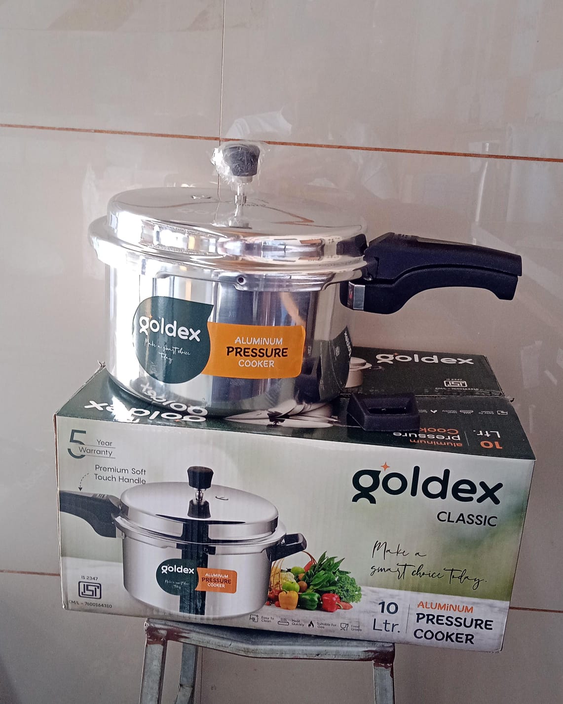 Aluminium Classic Goldex Pressure Cookers With Outer Lid (10 Litres)