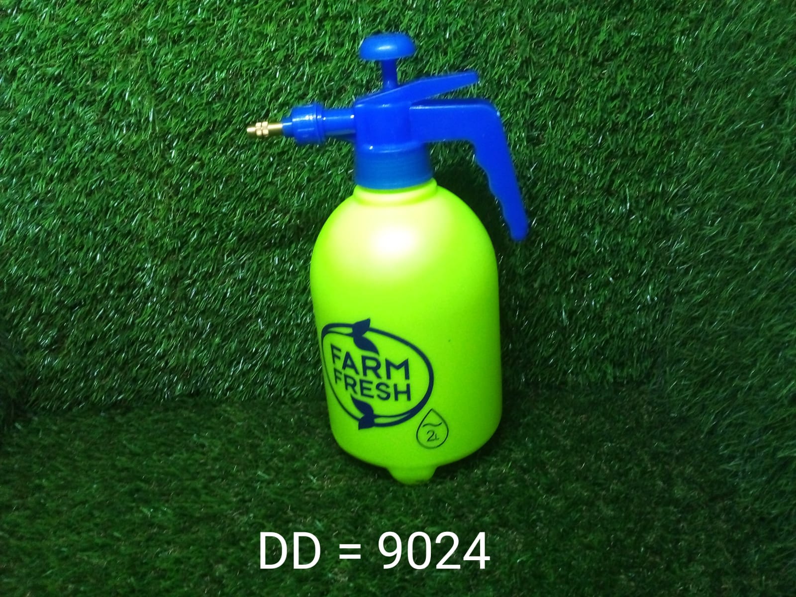 9024 2 L FF Garden Sprayer used in all kinds of garden and park for sprinkling and showering purposes. DeoDap