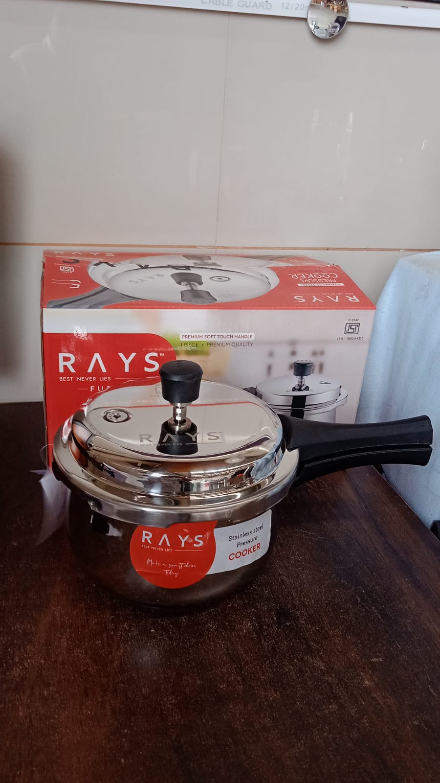 Stainless Steel Rays Fusion Pressure Cookers With Outer Lid (3.5 Litres)