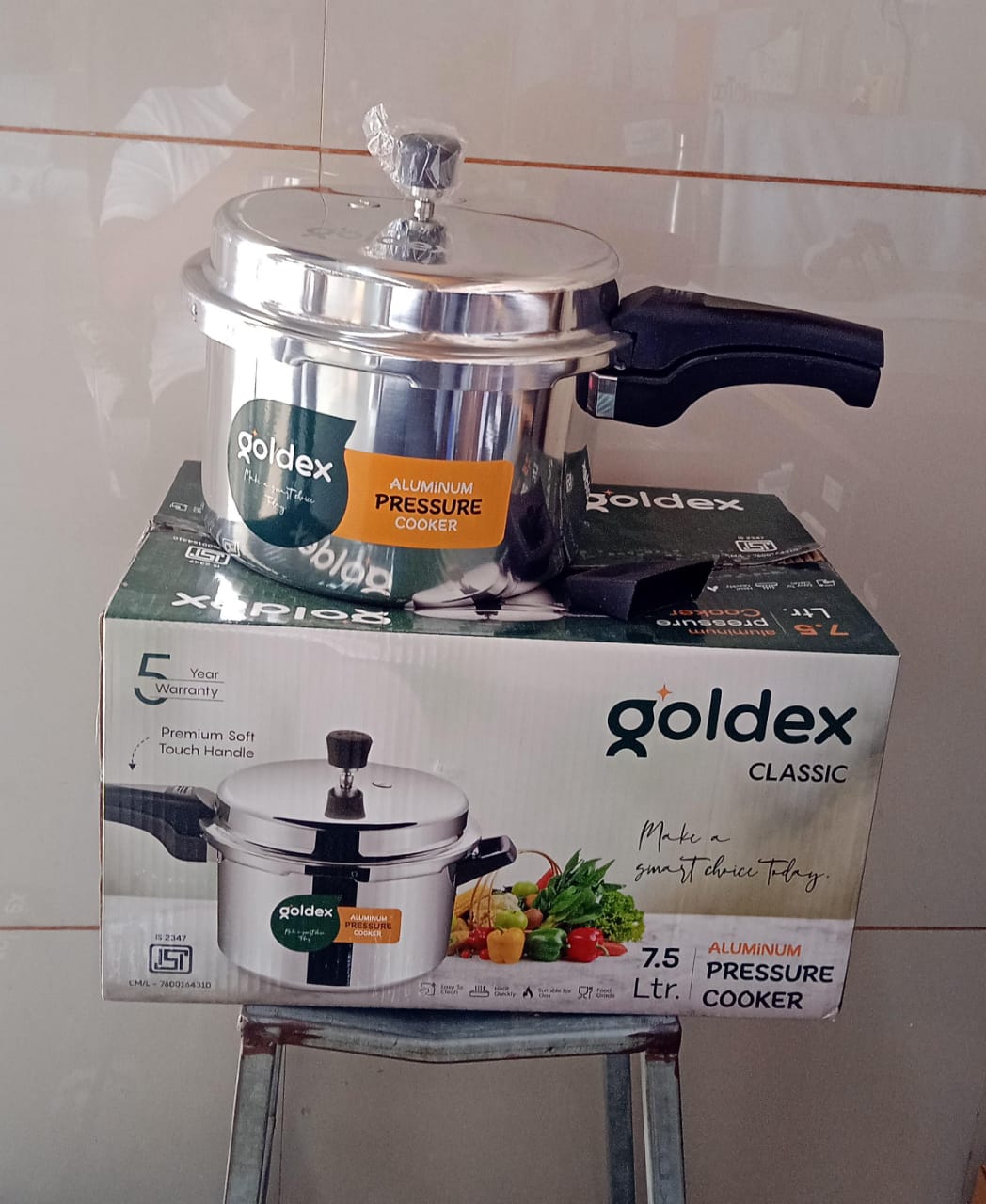 Aluminium Classic Goldex Pressure Cookers With Outer Lid (7.5 Litres)